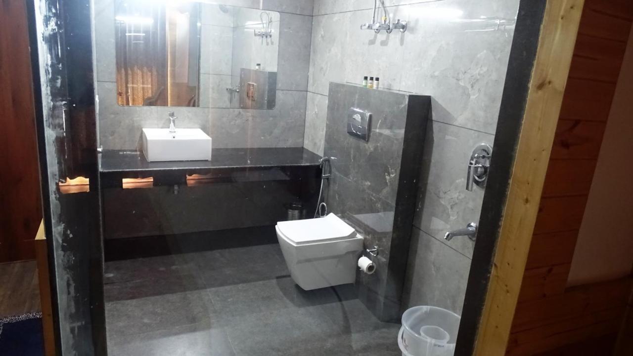 Humble Holiday Inn Kufri Simla Eksteriør billede