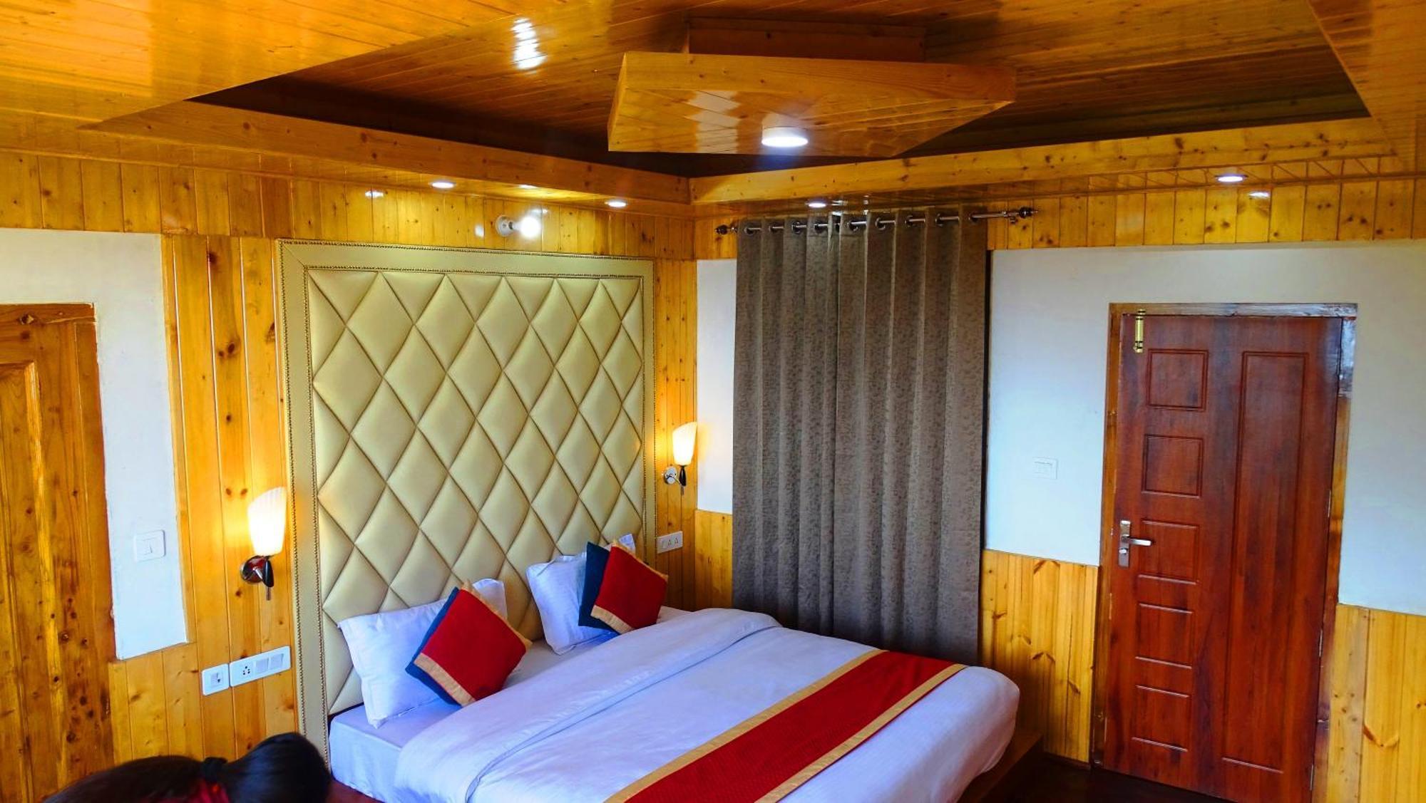 Humble Holiday Inn Kufri Simla Eksteriør billede